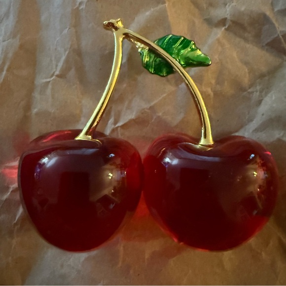 Elegant Red Crystal Cherry Sculpture paperweight - Picture 5 of 7